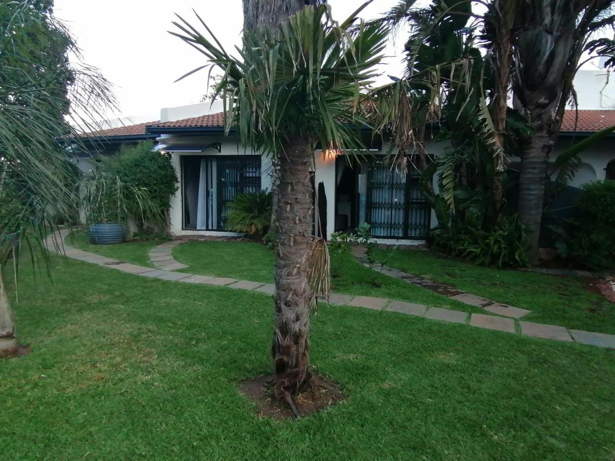 Roxy'S Rest Guest House Vanderbijlpark Exterior foto