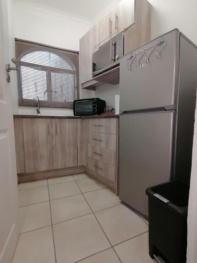 Roxy'S Rest Guest House Vanderbijlpark Exterior foto