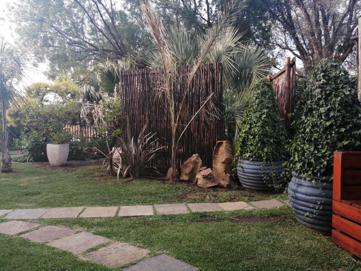 Roxy'S Rest Guest House Vanderbijlpark Exterior foto